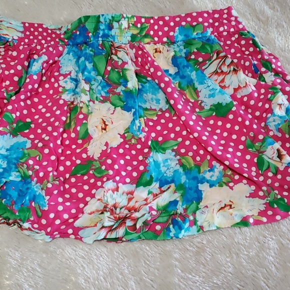 Luau fun Hawaiian print skirt - Picture 4 of 11